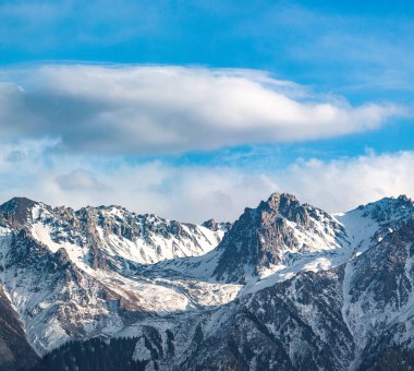 Dağların güzel manzarası
