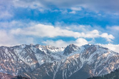 Dağların güzel manzarası