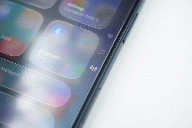 Bluetooth, mobil veri, iPhone 17 Pro üzerindeki Airdrop gibi ağ ayarları sayfası