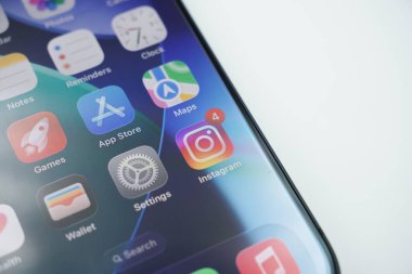 iPhone ev ekranında Instagram uygulaması