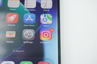 iPhone ev ekranında Instagram uygulaması