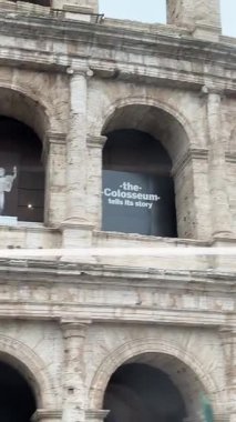 Roma, İtalya 'nın Colosseums' un tarihi mimarisi Roma 'yı, İtalya' yı yansıtan iç manzarası çarpıcı. Yüksek kalite 4k görüntü