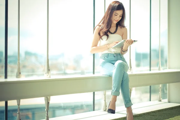 Portrait of a casual young business woman using tablet — Stok Foto