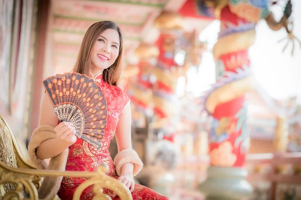 The Asian Chinese woman in Traditional Chinese holding blow — Stock Photo, Image