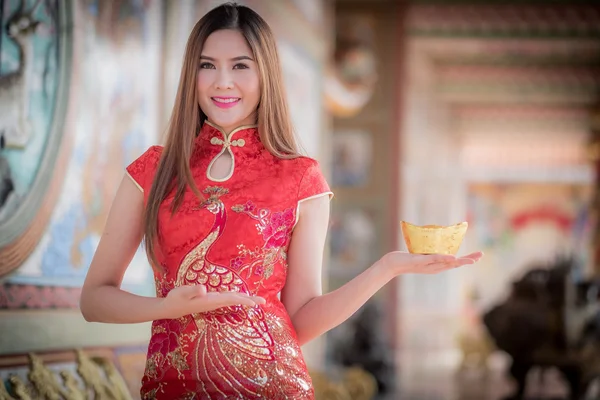 La mujer china asiática en chino tradicional tiene mon chino — Foto de Stock