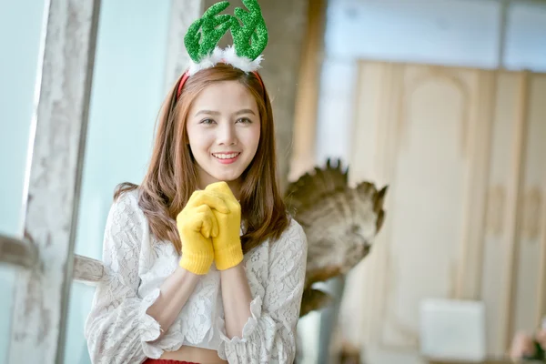 Cute girl with winter clothes — Stock Photo, Image