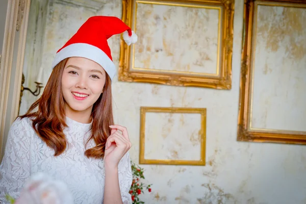 Beautiful girl in Christmas clothes. — Stock Photo, Image