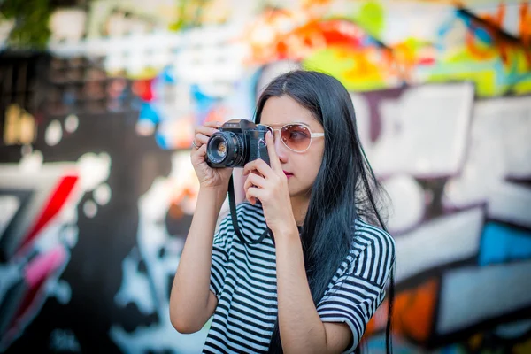 O turismo, viagens, lazer, férias e conceito de amizade  - — Fotografia de Stock