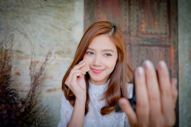 Küçük bir kız tarafından allık kadar arıyorum 