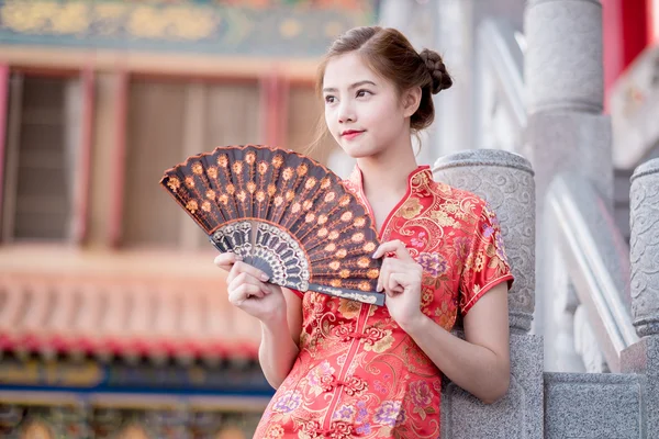 Ασιατικές γυναίκα κινέζικα σε παραδοσιακά κινέζικα — Φωτογραφία Αρχείου