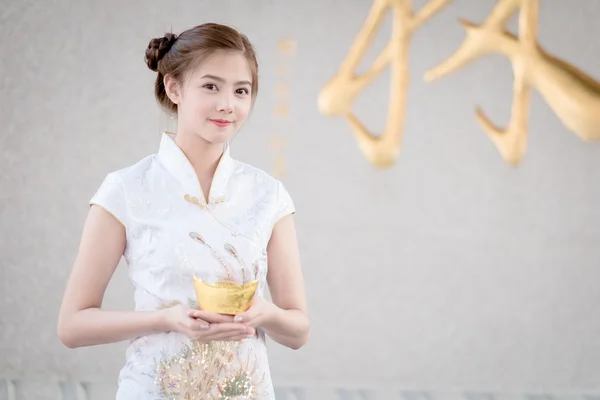 La mujer china asiática en chino tradicional tiene mon chino — Foto de Stock