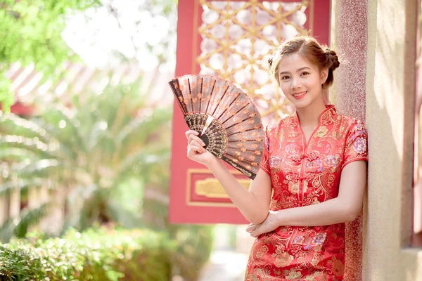 La mujer china asiática en chino tradicional — Foto de Stock