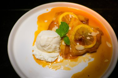 Dondurma ve portakal marmelat