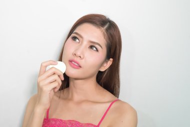 Yeşil yumurta ile yüzleşmeye Vakfı uygulama güzel genç kadın