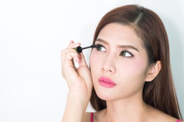Makyaj kadın koyarak maskara göz göze makyaj. Asya taze SK