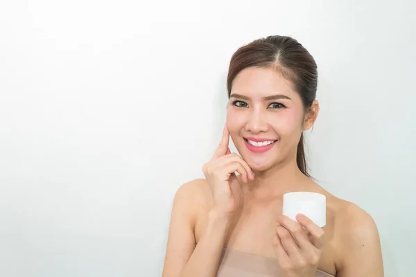 Mujer, primer plano estudio sobre fondo blanco. Belleza cara femenina w — Foto de Stock