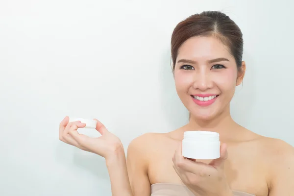 kadın, stüdyo beyaz zemin üzerine kapatın. Güzellik kadın yüzü w