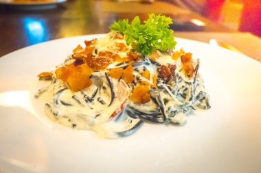 Spagetti carbonara pastırma