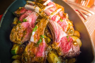 Biftek Gremolata ile organik ızgara Kuzu pirzola