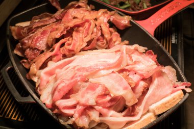 Tepside lezzetli pastırma