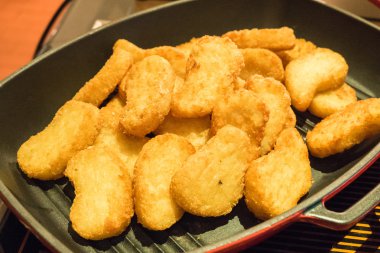 tavada servis tavuk nuggets