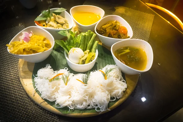 Nudle s pěti druhy kari, Thajská kuchyně — Stock fotografie