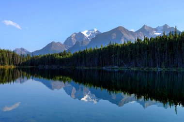Herbert Lake tapınak Dağı yansıması. 