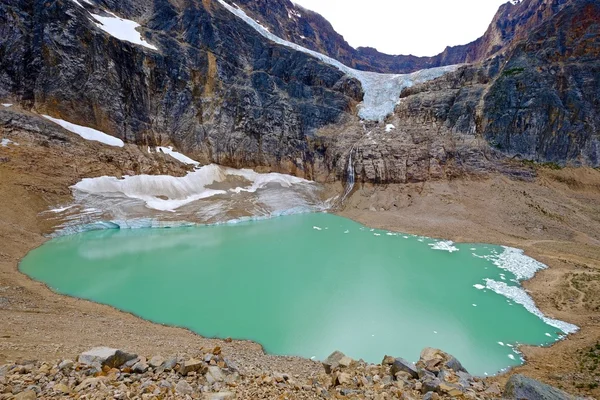 Glaciar Angel e lago alpino . — Fotografia de Stock