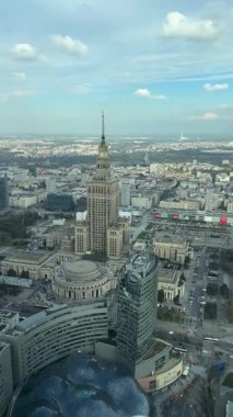 Kültür ve Bilim Sarayı ve Varşova şehir merkezi manzarası Varso kulesi gökdeleninde