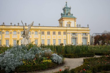 Wilanow Kraliyet Sarayı ve Varşova, Polonya 'da Ekim ayında insanlar olmadan bahçe