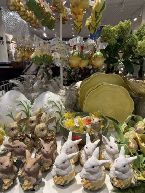 Güzel Paskalya dekorasyonlu bir vitrin, Polonya 'da depolanır.