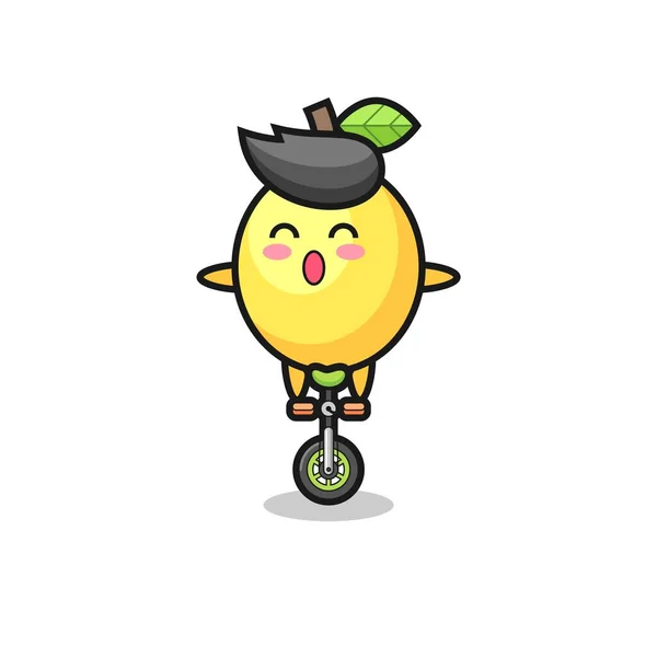可爱的柠檬角色是骑马戏团自行车 可爱的T恤样式设计 标志元素 — 图库矢量图片