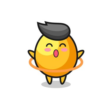 Şirin altın yumurta çizgi filmi hula hoop oynuyor. Tişört, çıkartma, logo elementi için şirin bir tasarım.