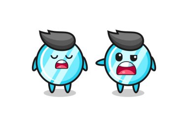 İki sevimli ayna karakteri, tişört, etiket ve logo elementi için şirin bir tasarım arasındaki tartışmanın gösterimi