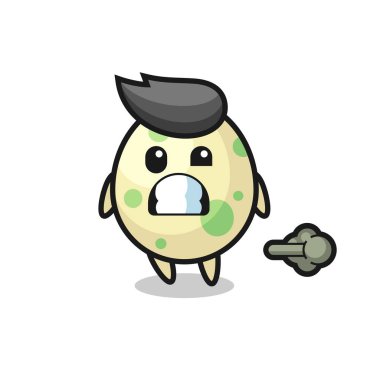 Benekli yumurta çizgi filminin osurması, tişört, etiket ve logo için şirin bir tasarım.