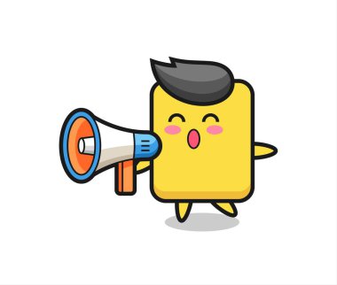 Sarı kart çizimi elinde megafon, tişört, etiket, logo elementi için şirin bir tasarım tutuyor.