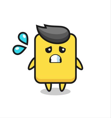 Sarı kart maskotu, korku dolu bir jest, tişört, çıkartma, logo elementi için şirin bir tasarım.