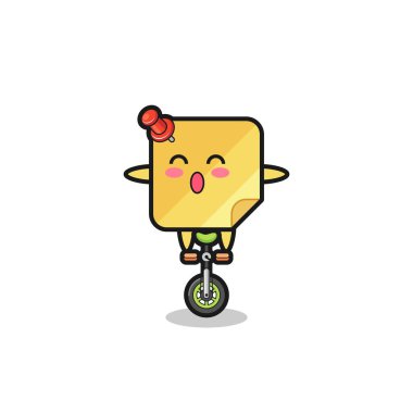 Şirin yapışkan notlar karakteri sirk bisikleti sürüyor. Tişört, çıkartma, logo elementi için şirin bir tasarım.