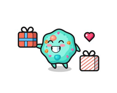 Amoeba maskot çizgi filmi hediyeyi veriyor. Tişört, çıkartma, logo elementi için şirin bir tasarım.