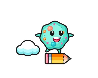 Amoeba maskotu çizimi dev bir kalemin üzerinde, tişört, etiket, logo elementi için şirin bir tasarım.