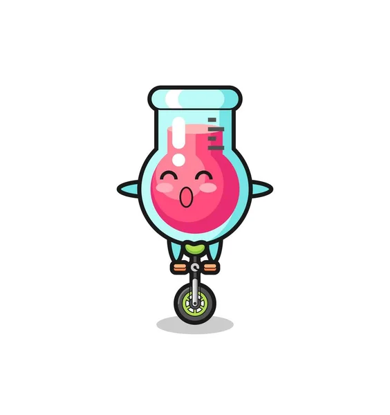 かわいい研究室のビーカーキャラクターは サーカスの自転車に乗っています Tシャツのためのかわいいスタイルのデザイン ステッカー ロゴ要素 — ストックベクタ