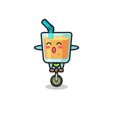 Şirin portakal suyu karakteri sirk bisikleti sürüyor. Tişört, çıkartma ve logo için şirin bir tasarım.