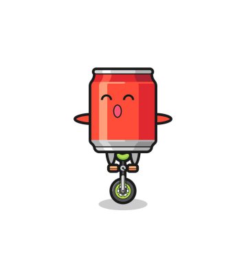 Şirin içecek kutusu karakteri sirk bisikleti sürüyor, tişört, çıkartma, logo elementi için şirin bir tasarım.