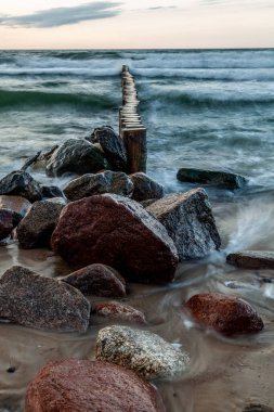 Güneş ufukta batıyor.