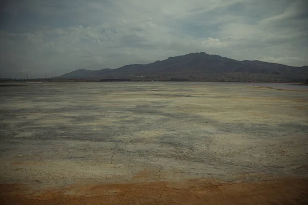 La planta contamina la naturaleza en la ciudad de Karabash — Foto de Stock