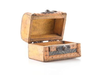 Beyaz ahşap sandık