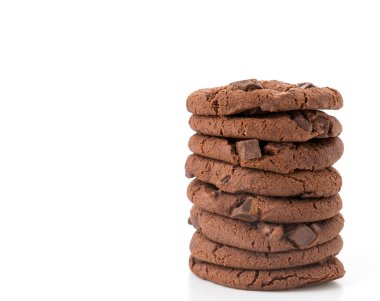 yumuşak siyah çikolatalı kek beyaz üzerine