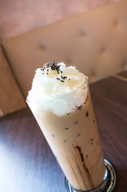 buzlu kahve kamçı krema ile