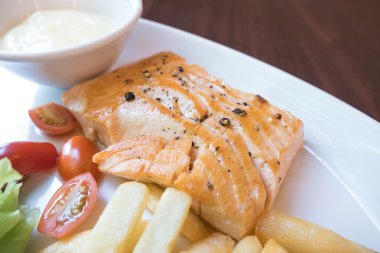 biftek somon siyah biber ile