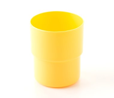 beyaz zemin üzerine plastik cam